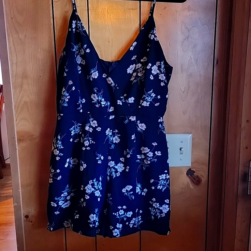 NWOT Navy Floral Romper Size Medium